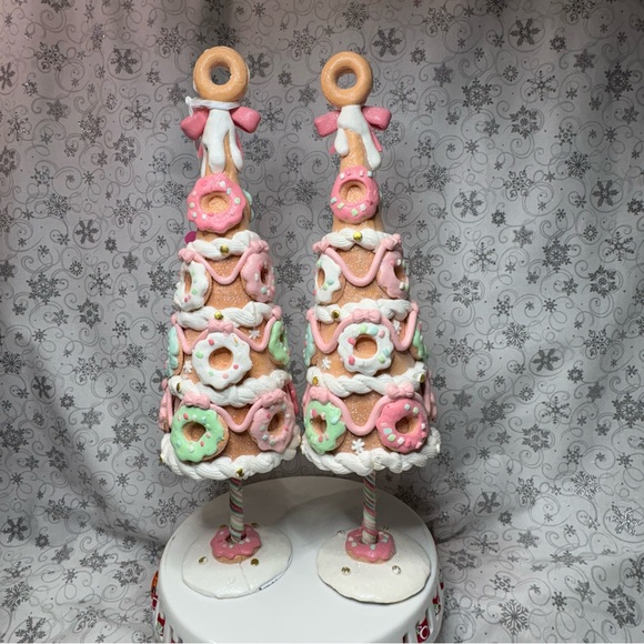 Peppermint Square Pastel Pink Bow Christmas Sprinkled Candy Doughnut Icing Trees - Picture 3 of 12
